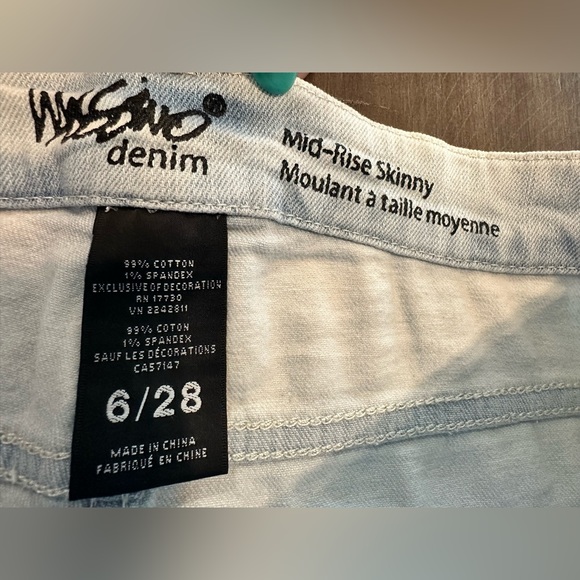 Mossimo Jeans Womens 6 Mid Rise Skinny Denim Pants Ladies Distressed Light NWT - Picture 3 of 8